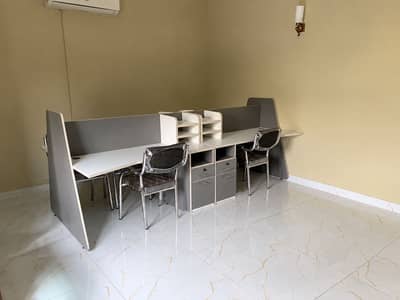 Office table/workstation/4 chairs / open