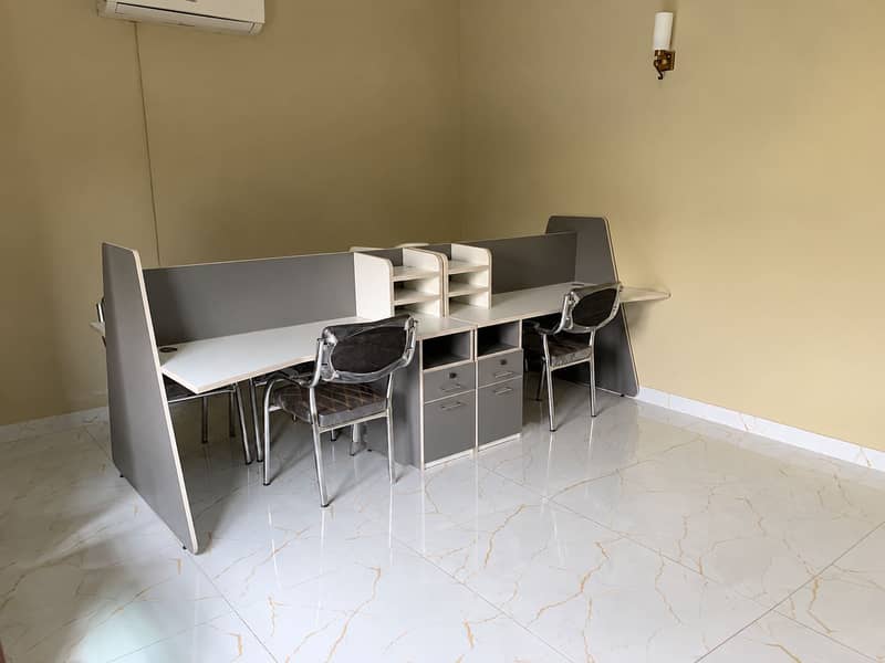 Office table/workstation/4 chairs / open 0