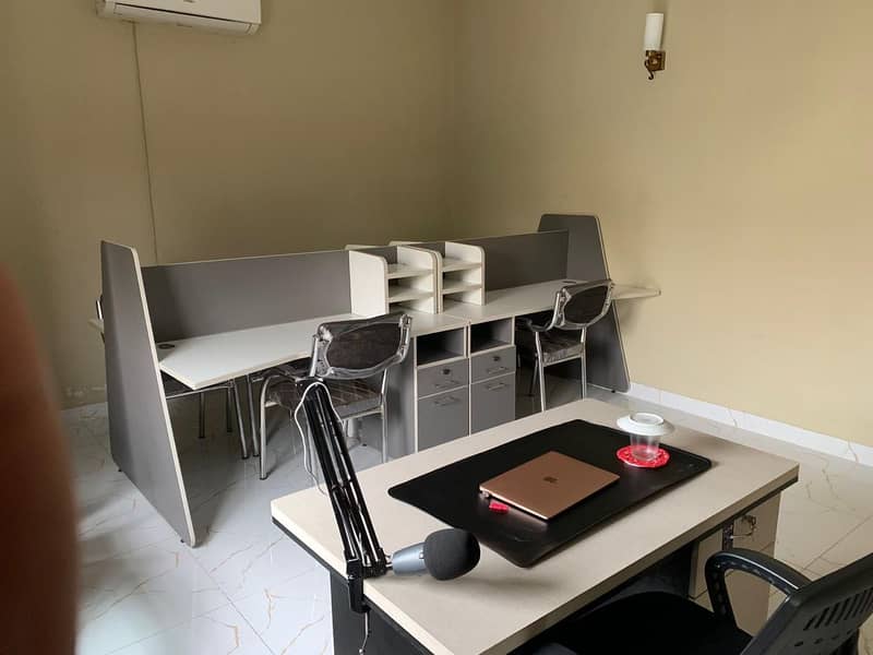 Office table/workstation/4 chairs / open 1