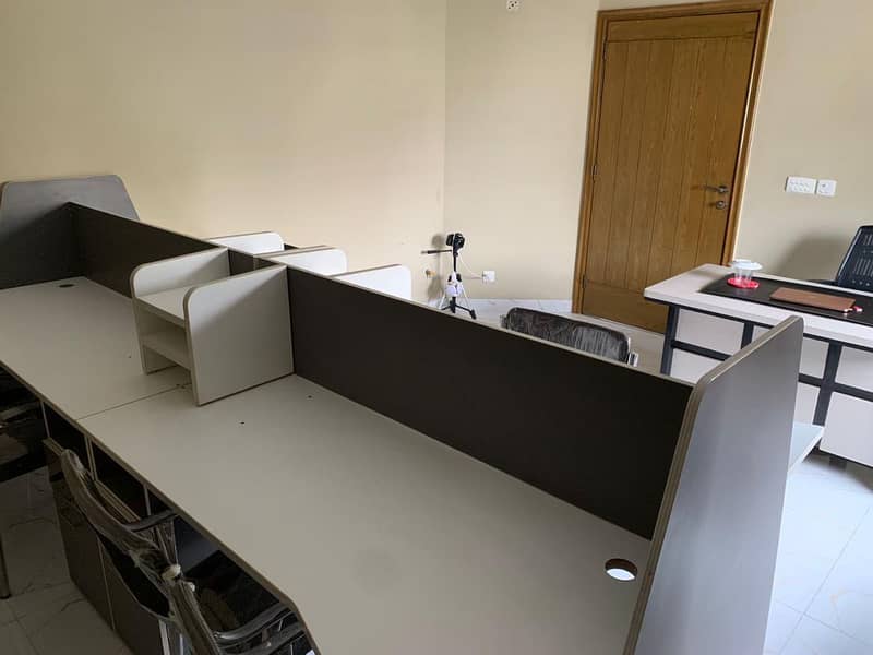 Office table/workstation/4 chairs / open 3