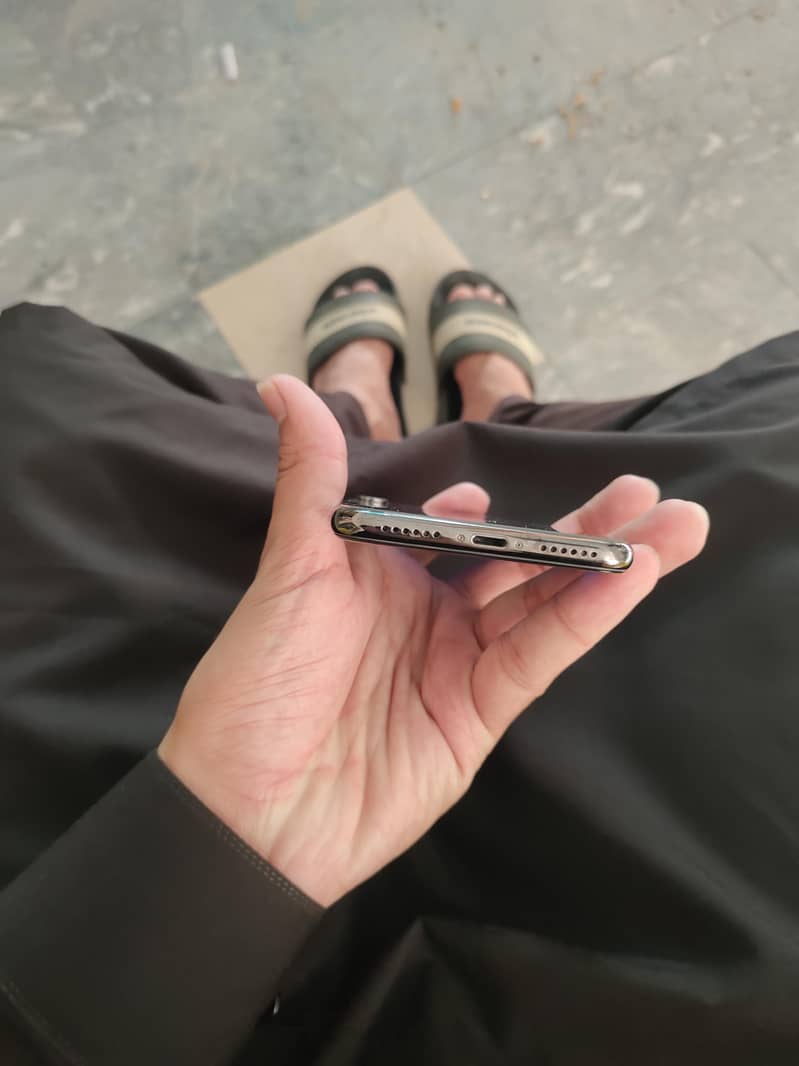 Apple iPhone X 3