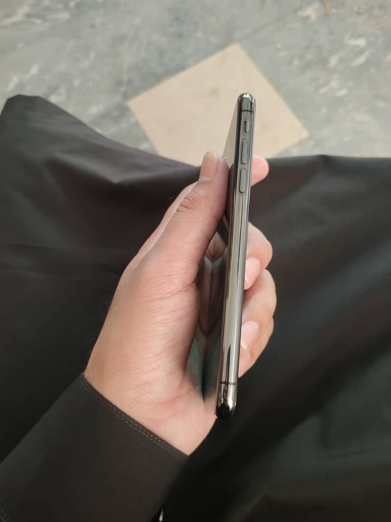 Apple iPhone X 5