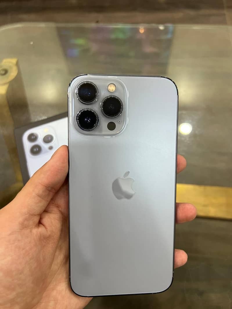 Apple iPhone 13 Pro Max 2