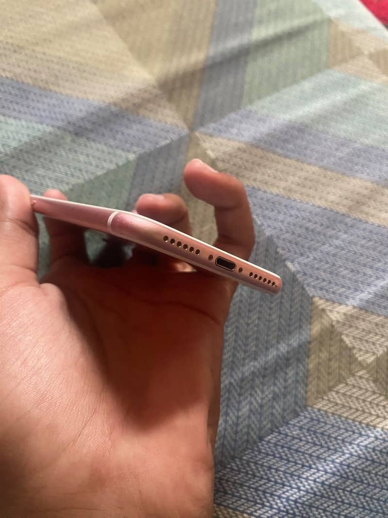 Apple iPhone 7 1