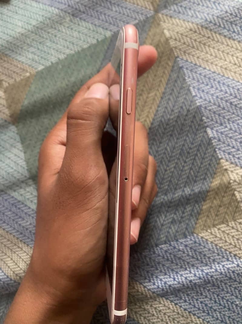 Apple iPhone 7 3