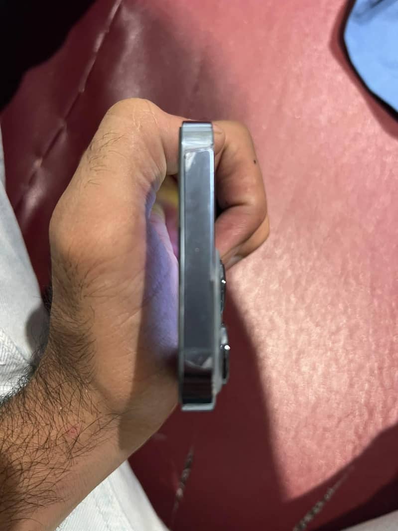 Apple iPhone 13 Pro 4