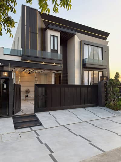 1 Kanal luxury house available for rent
