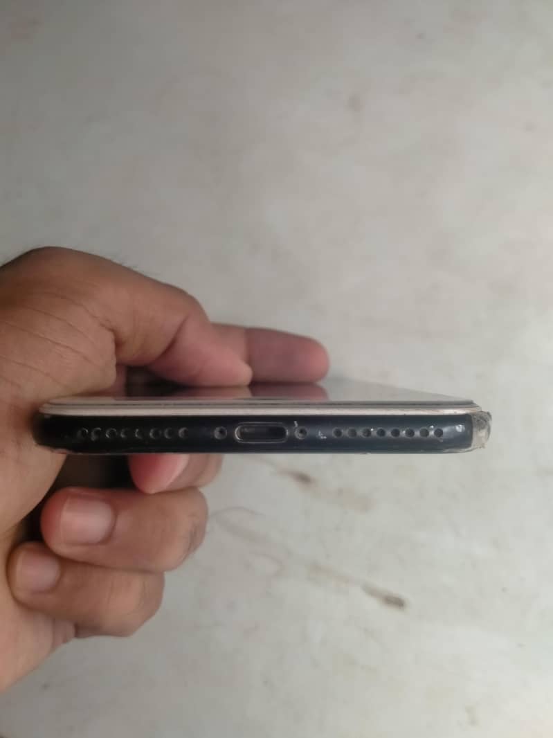 Apple iPhone 7 Plus 5