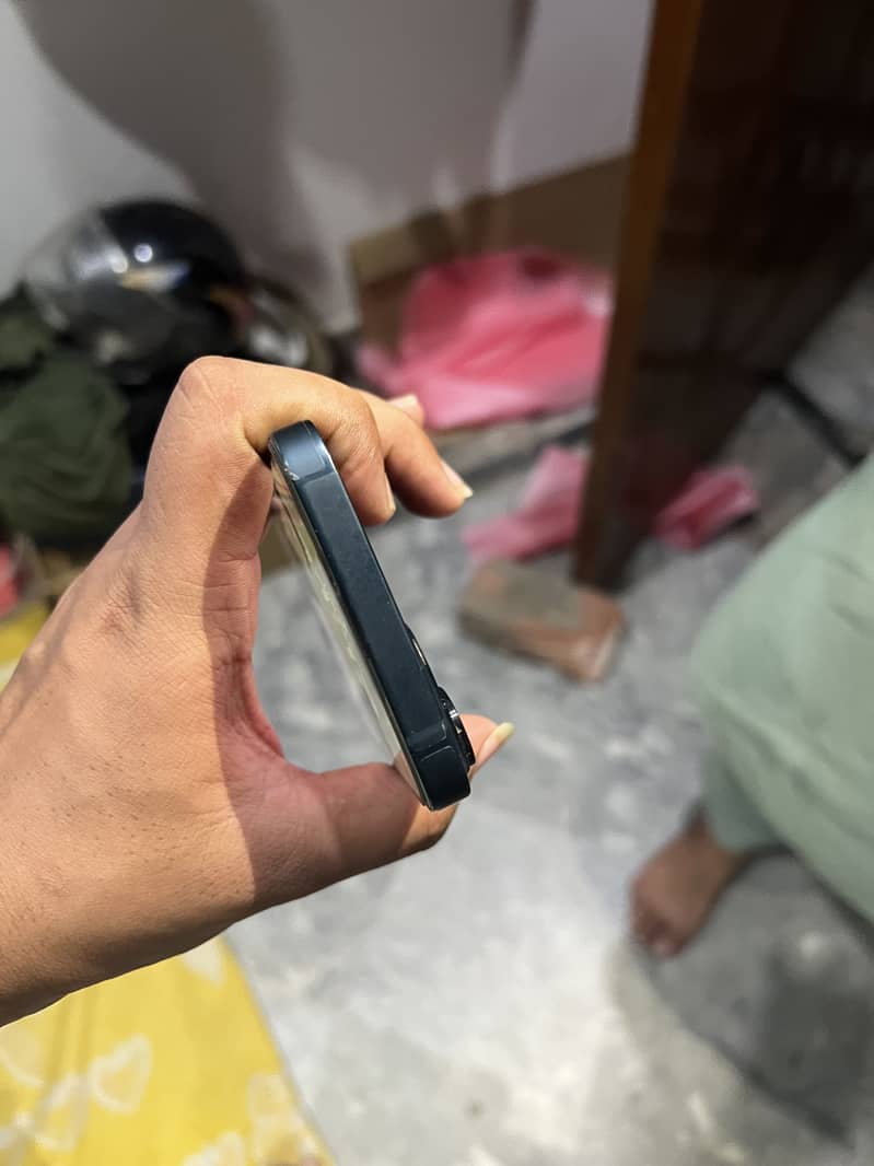 Apple iPhone 13 3