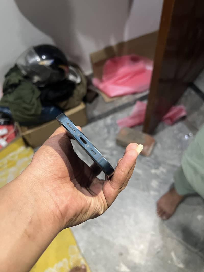 Apple iPhone 13 4