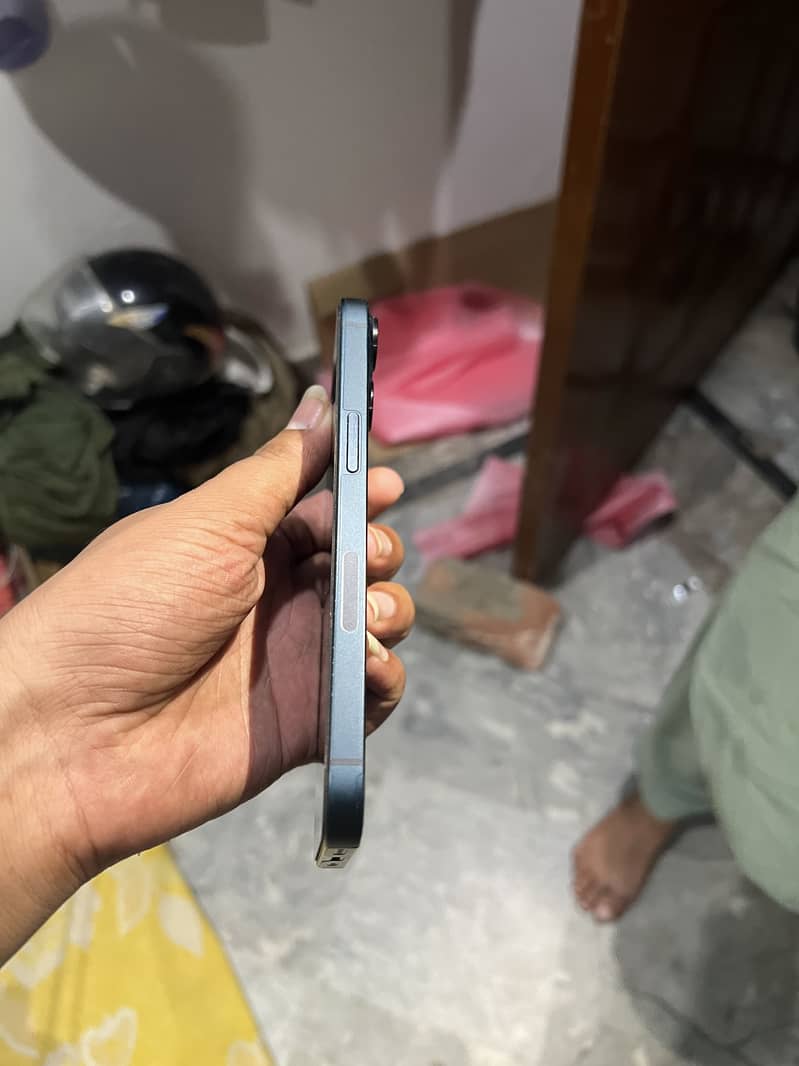 Apple iPhone 13 5