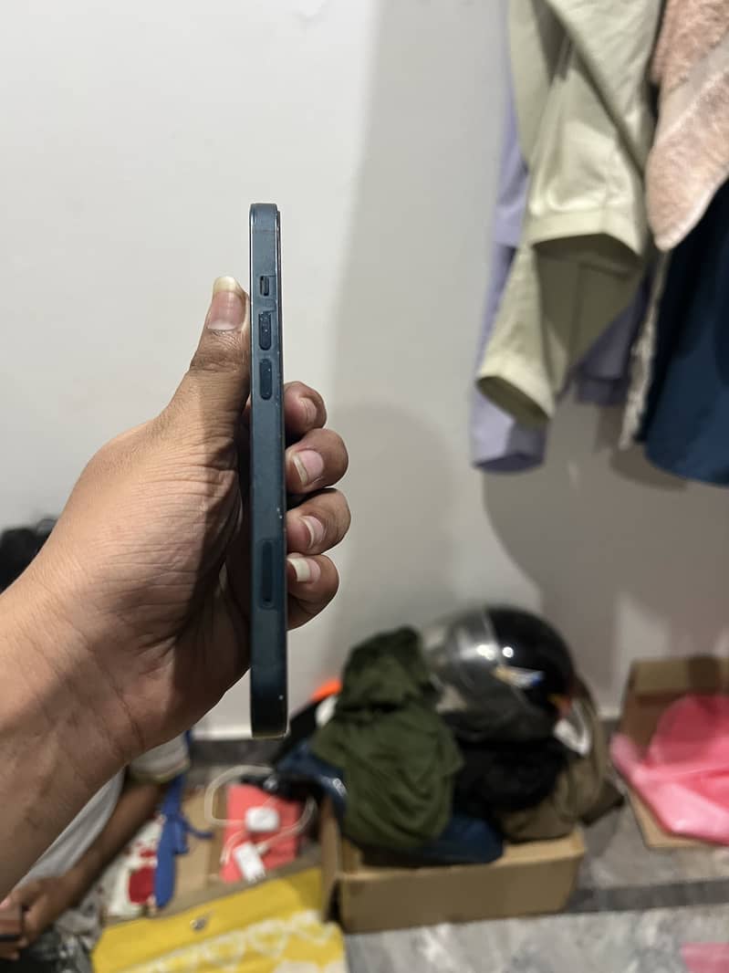 Apple iPhone 13 6
