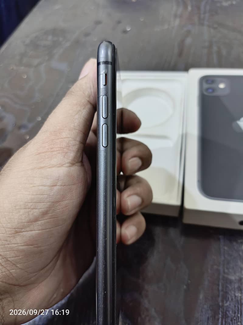 Apple iPhone 11 3