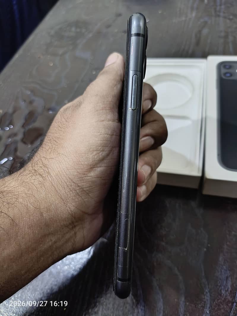 Apple iPhone 11 4