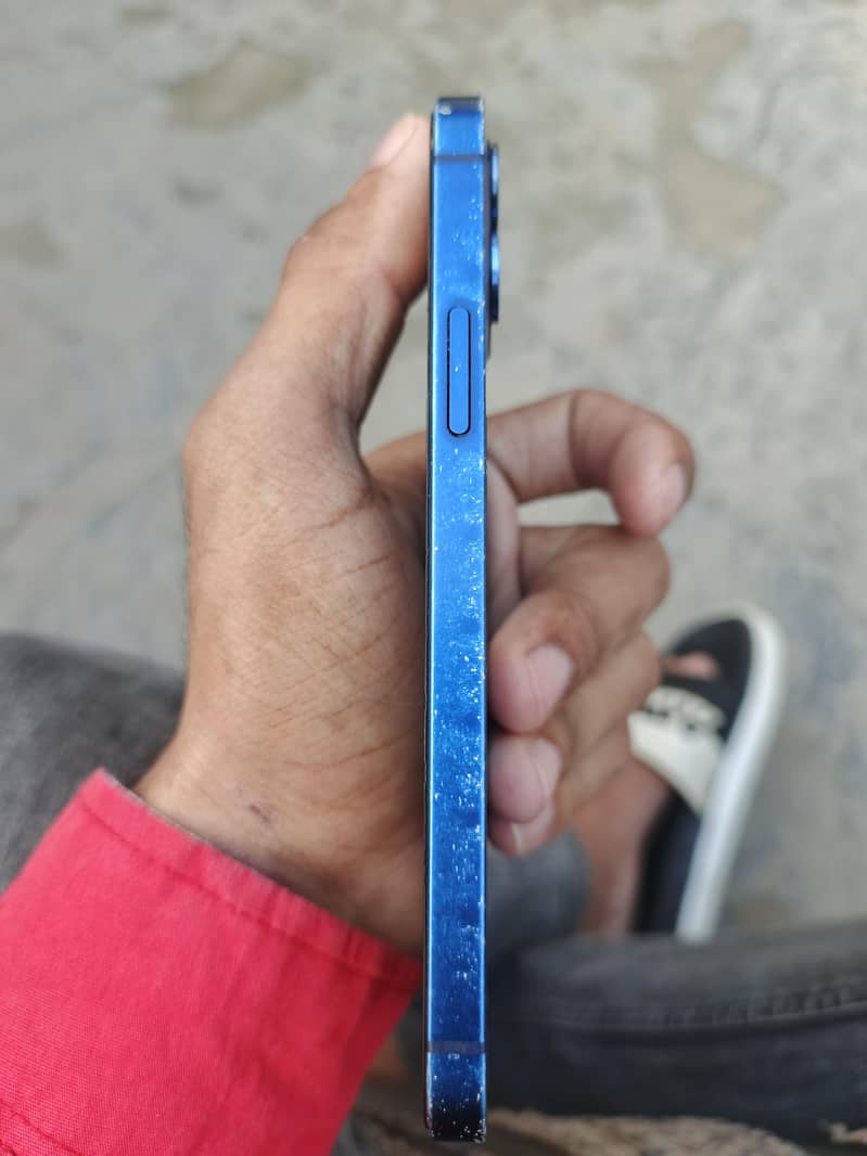 Apple iPhone 12 4