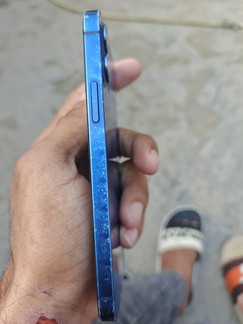 Apple iPhone 12 7