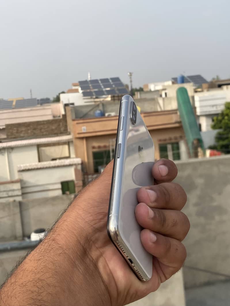 Apple iPhone X 4