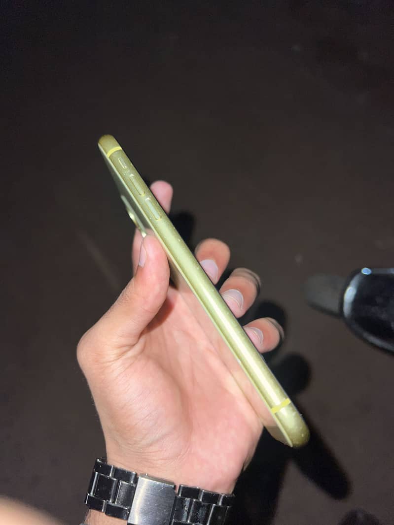 Apple iPhone 11 3