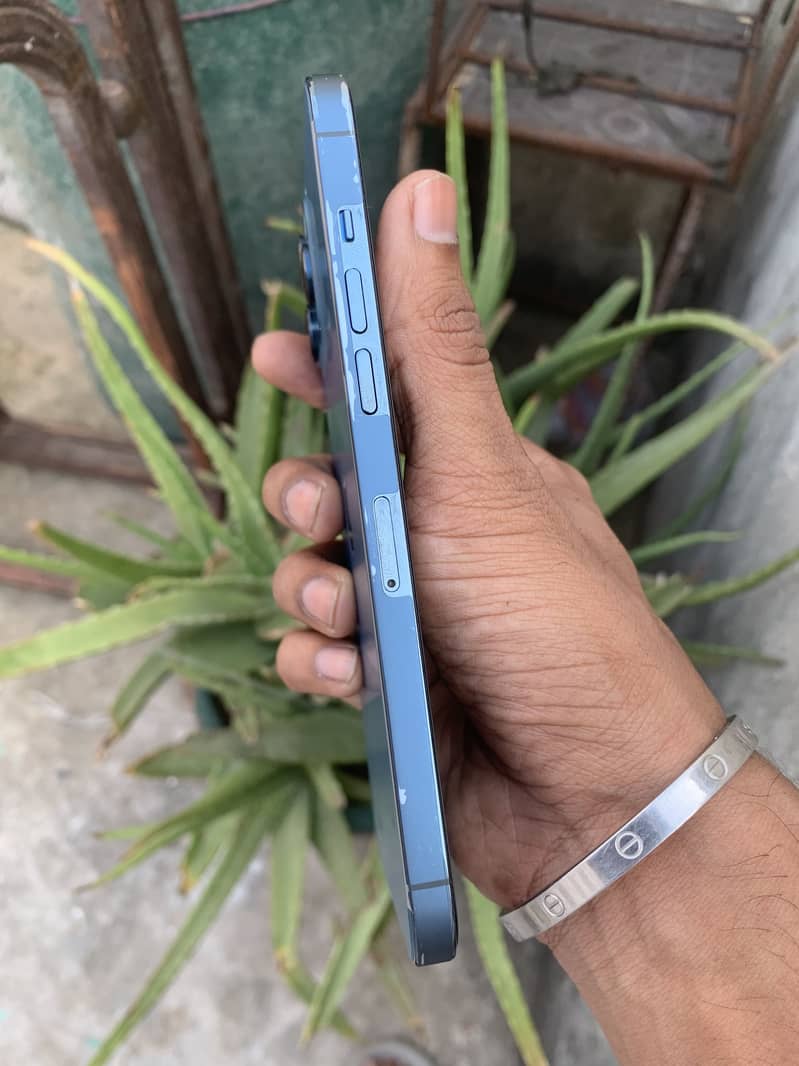 Apple iPhone 12 Pro Max 4