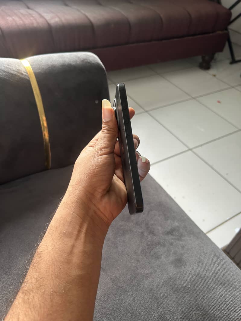 Apple iPhone 16 Pro 1