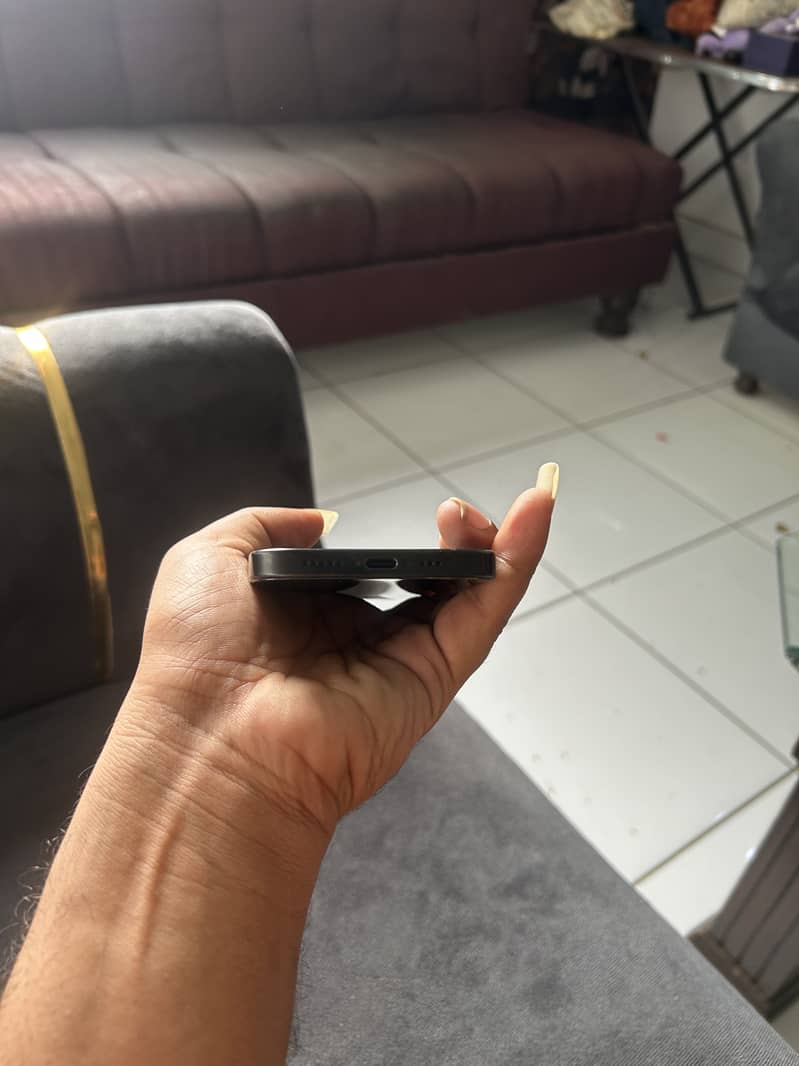 Apple iPhone 16 Pro 2