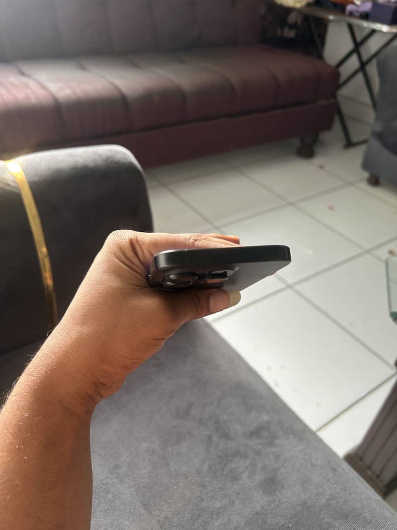 Apple iPhone 16 Pro 4