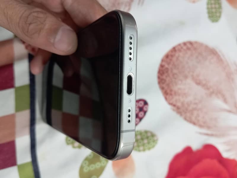 Apple iPhone 15 Pro 3