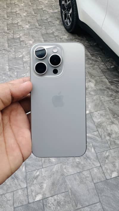 Apple iPhone 15 Pro titanium  10/10