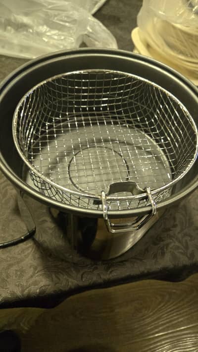 Westpoint Deep Fryer NF-160  Excellent 9/10 Condition