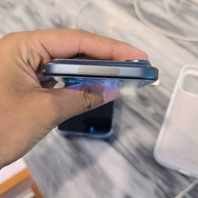Apple iPhone 17 Pro Max 2
