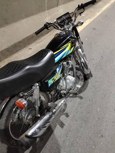 Honda 125 for sale . new bike ha serious Bhai rabta kren