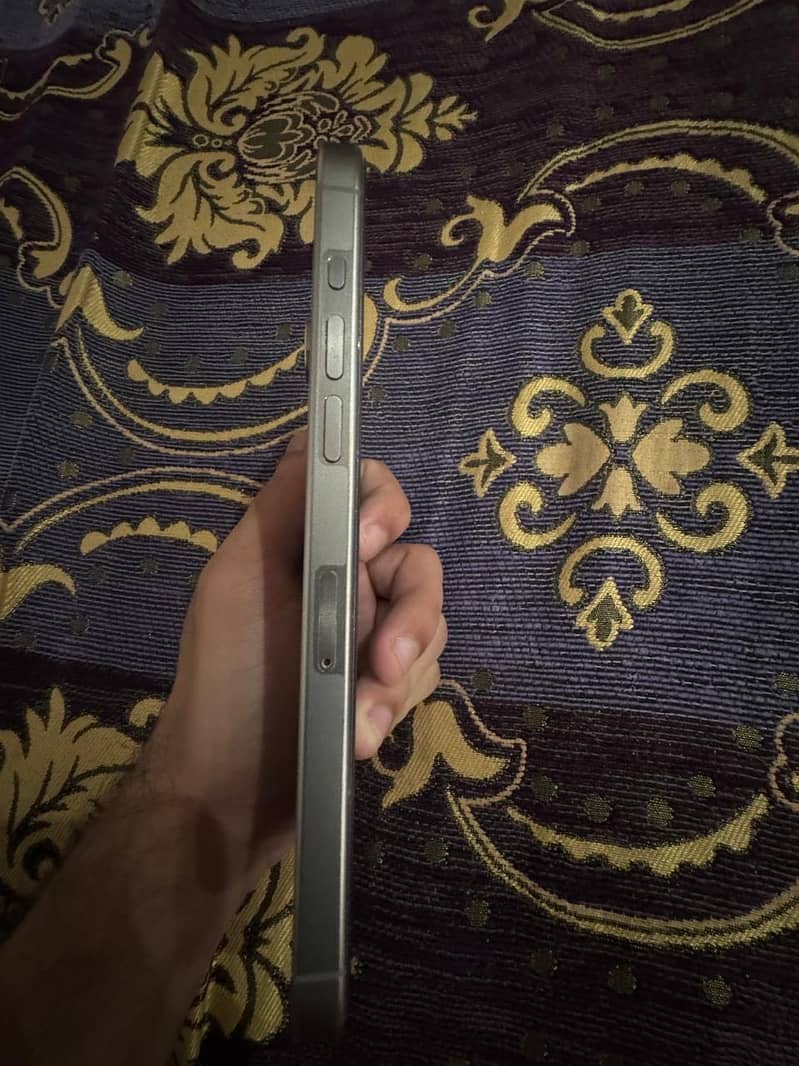 Apple iPhone 15 Pro Max 3