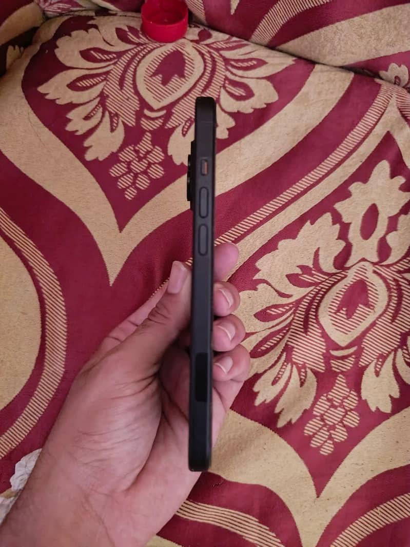 iPhone 15 jv 4