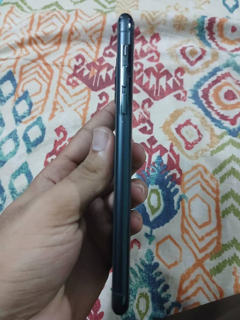 Apple iPhone 11 Pro Max 4