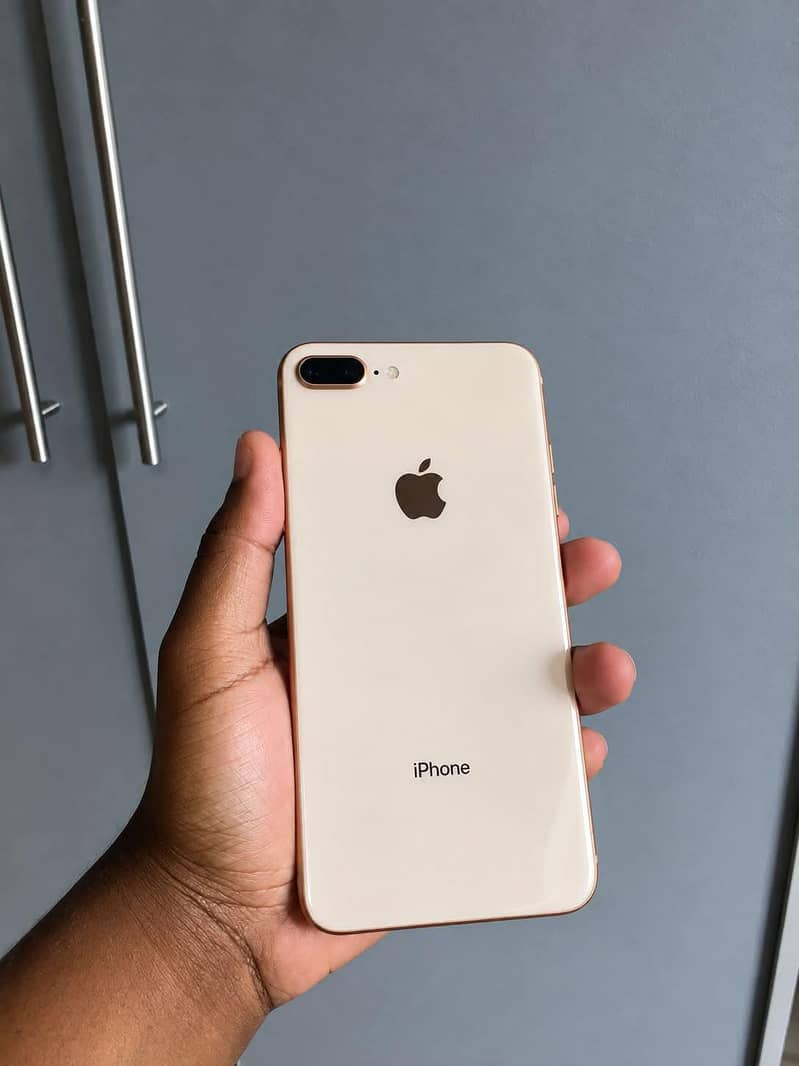 Apple iPhone 8 Plus 1