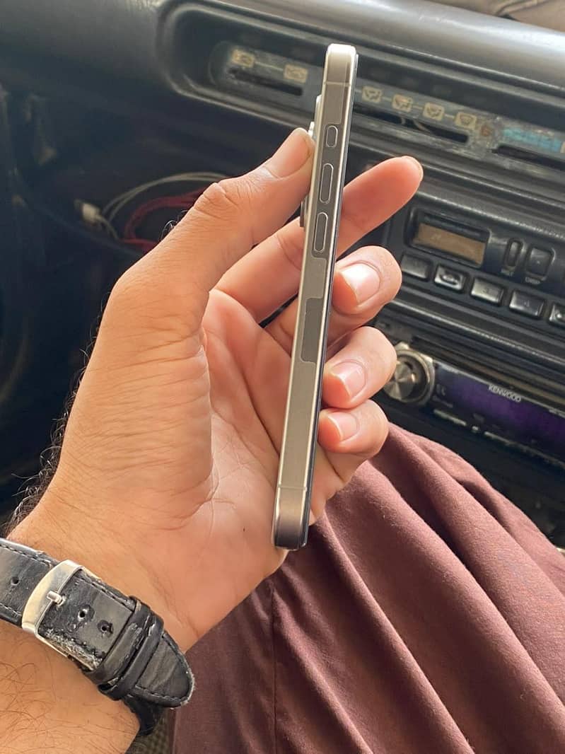 Apple iPhone 15 Pro 3