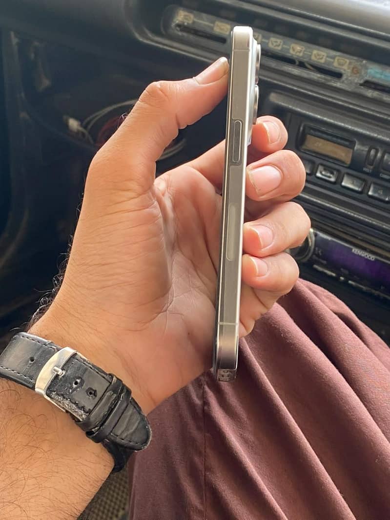 Apple iPhone 15 Pro 4