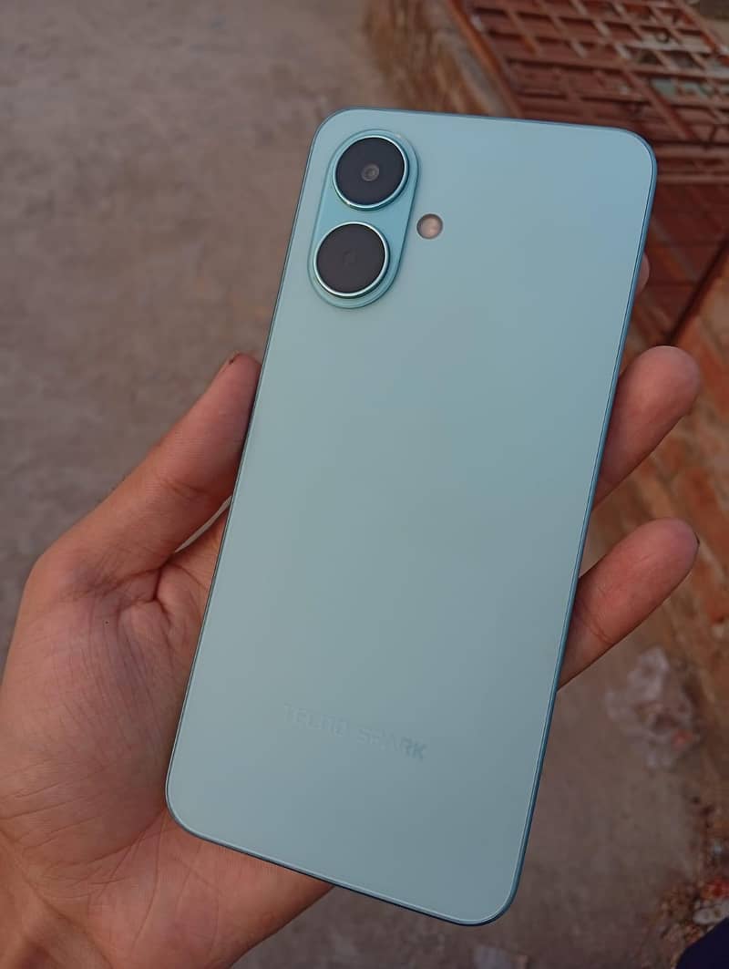 Tecno Spark Go 2