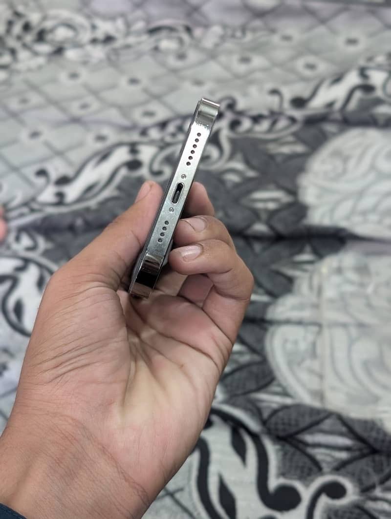 Apple iPhone 13 Pro Max 4