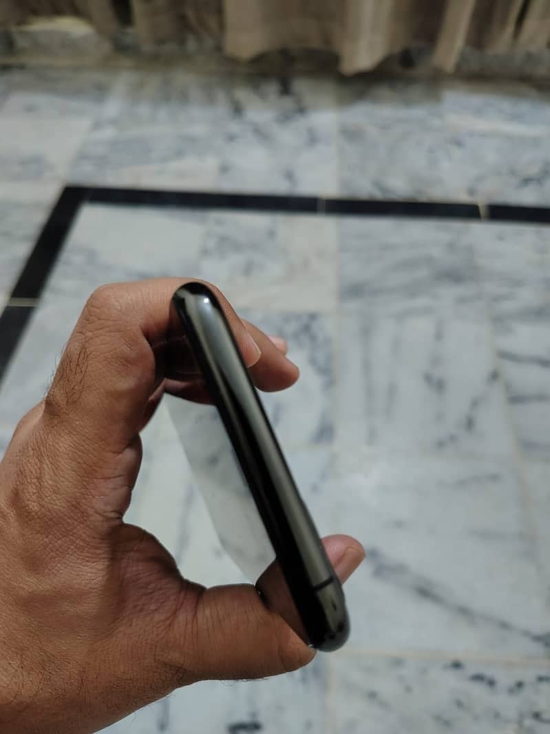 Apple iPhone 11 Pro Max 4