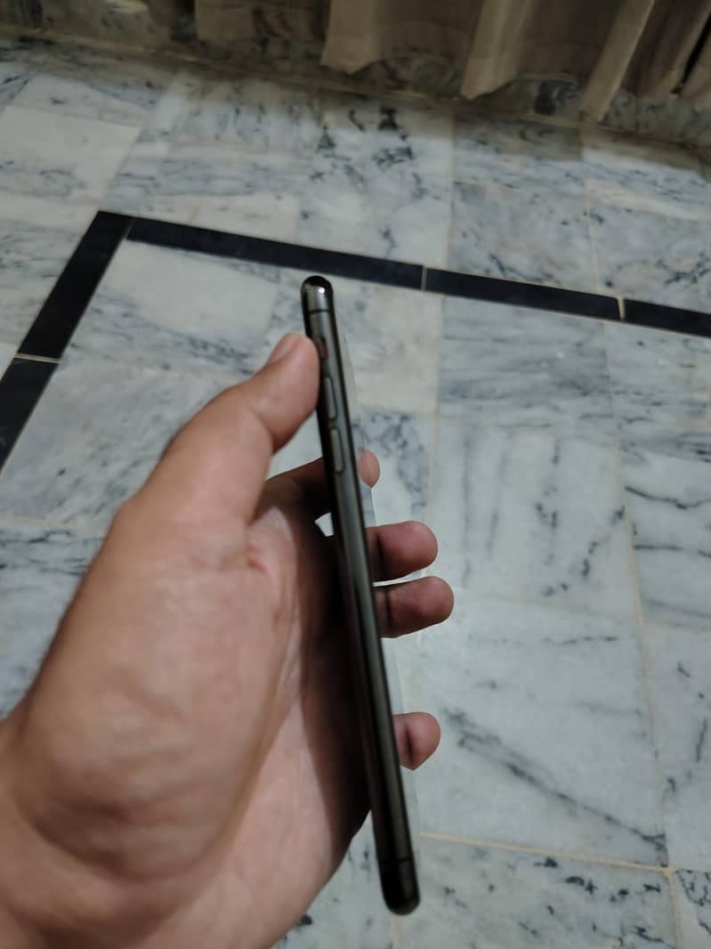 Apple iPhone 11 Pro Max 6