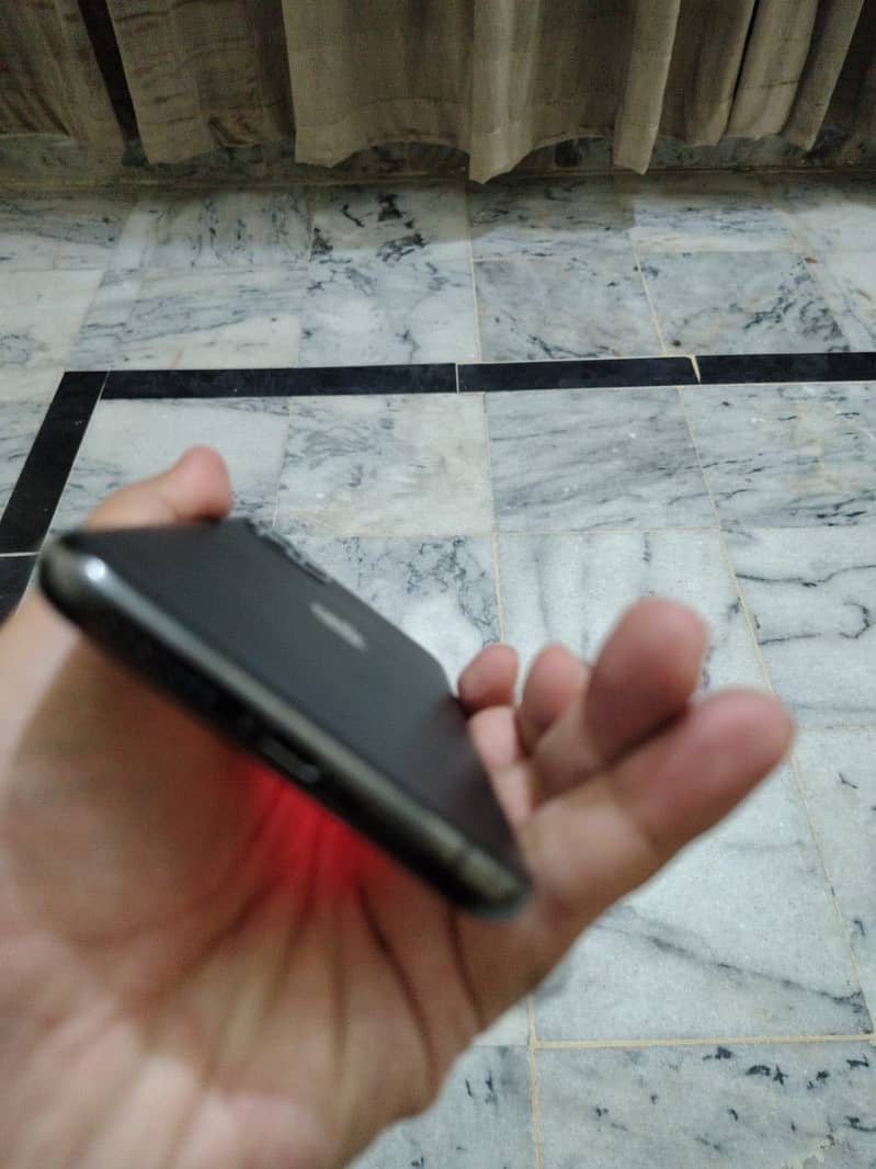 Apple iPhone 11 Pro Max 7