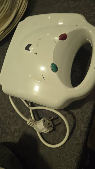 Westpoint Sandwich Maker (700W) Metal Body – Good Working Condition