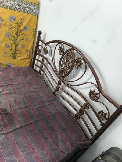 iron bed with Spring mattress n complete jaa