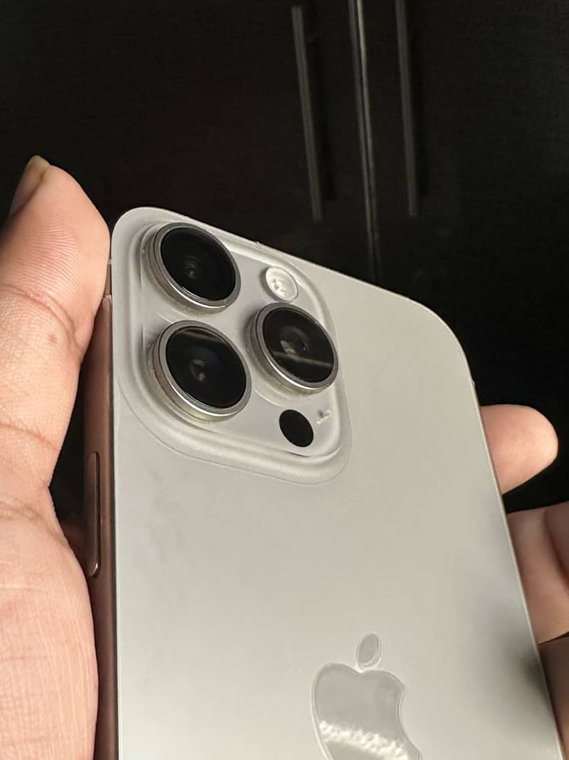 Apple iPhone 15 Pro Max 1