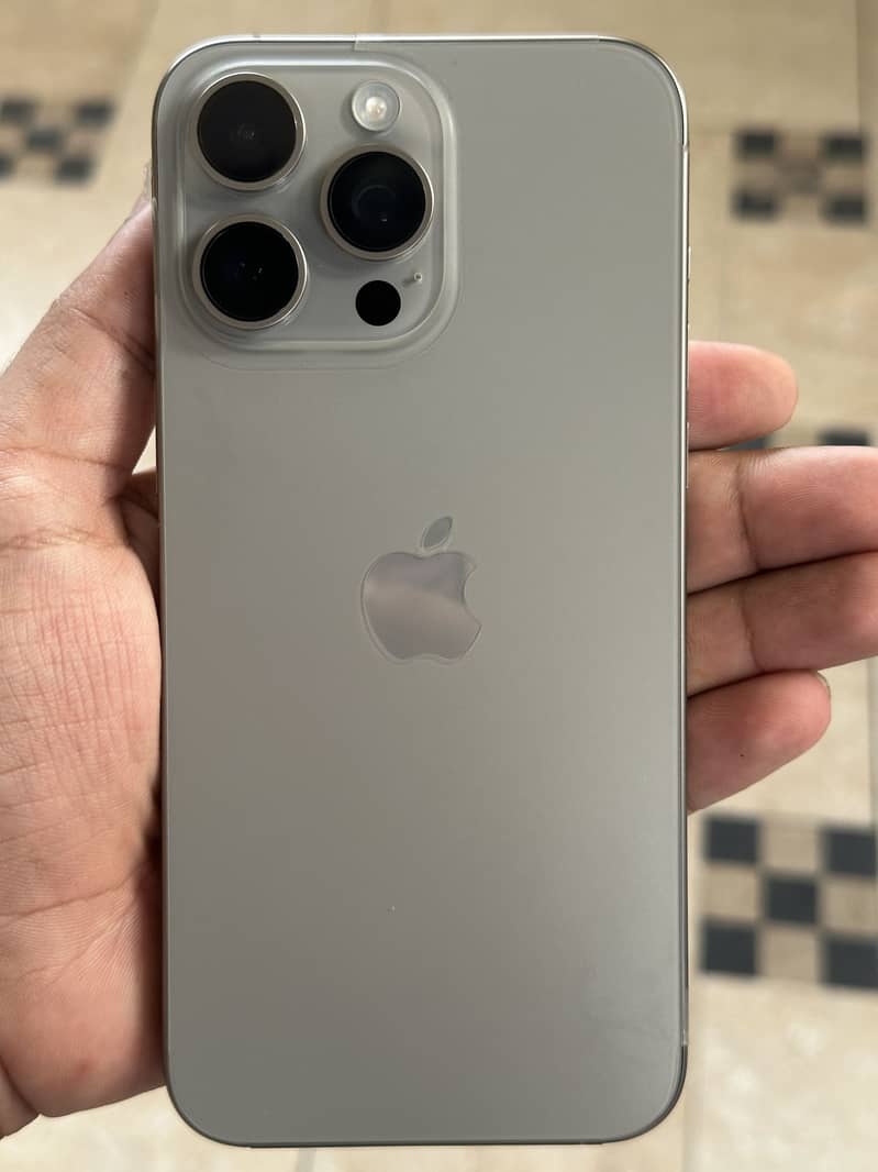 Apple iPhone 15 Pro Max 2