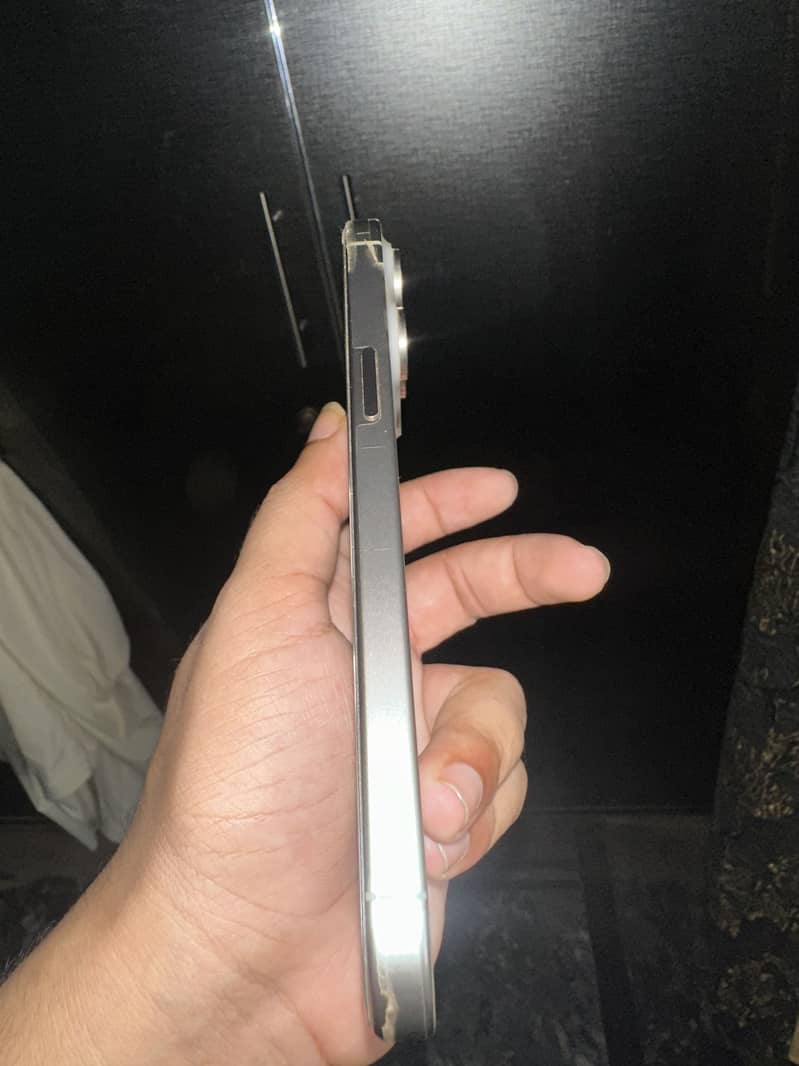 Apple iPhone 15 Pro Max 3