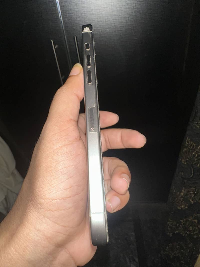 Apple iPhone 15 Pro Max 4