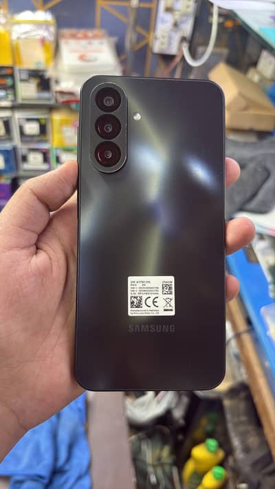 Samsung a17 8/256 with box charger