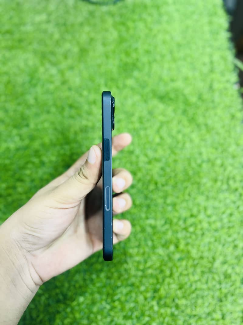 Apple iPhone 13 0